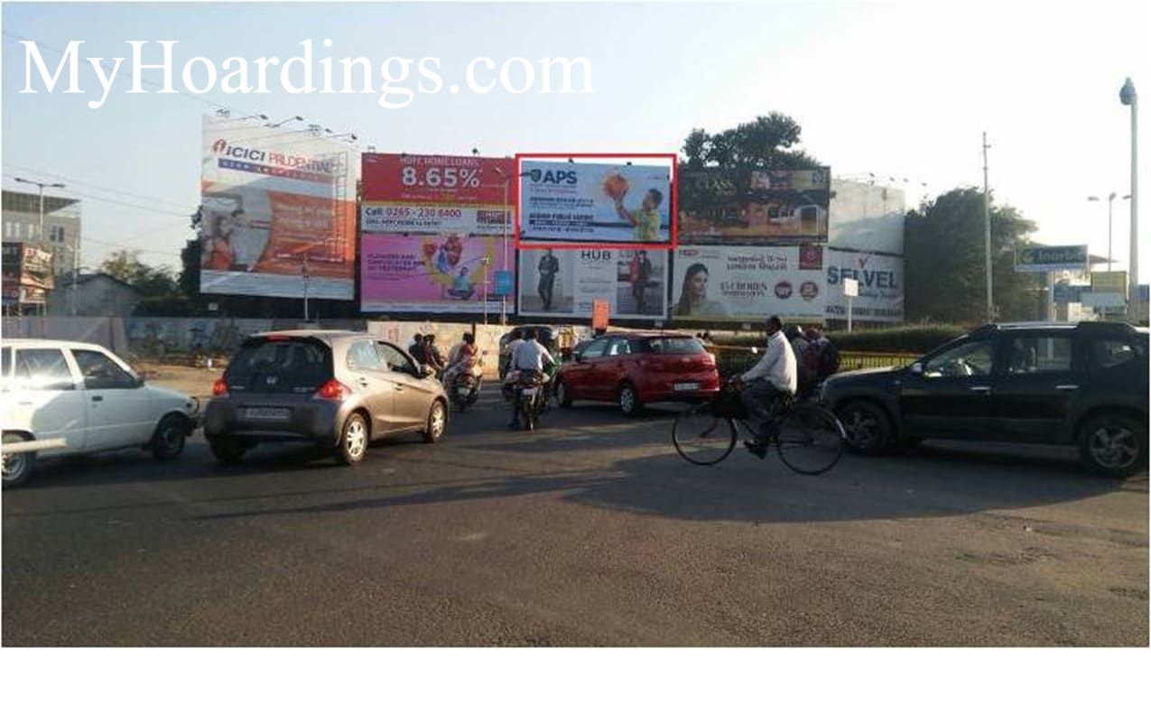 Sarabhai Circle in Baroda Unipole Company, Outdoor Media agency Baroda, Advertising Company Baroda